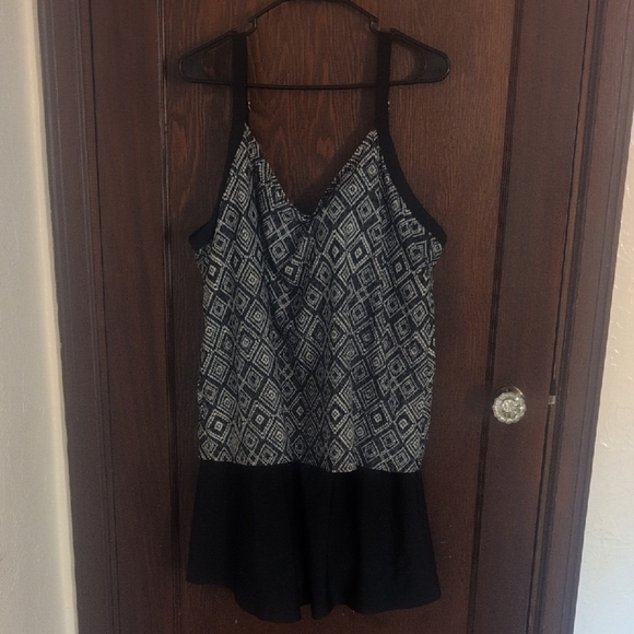Catherine's Black & White Swim Dress Swimsuit Size 24W - Picture 1 of 5